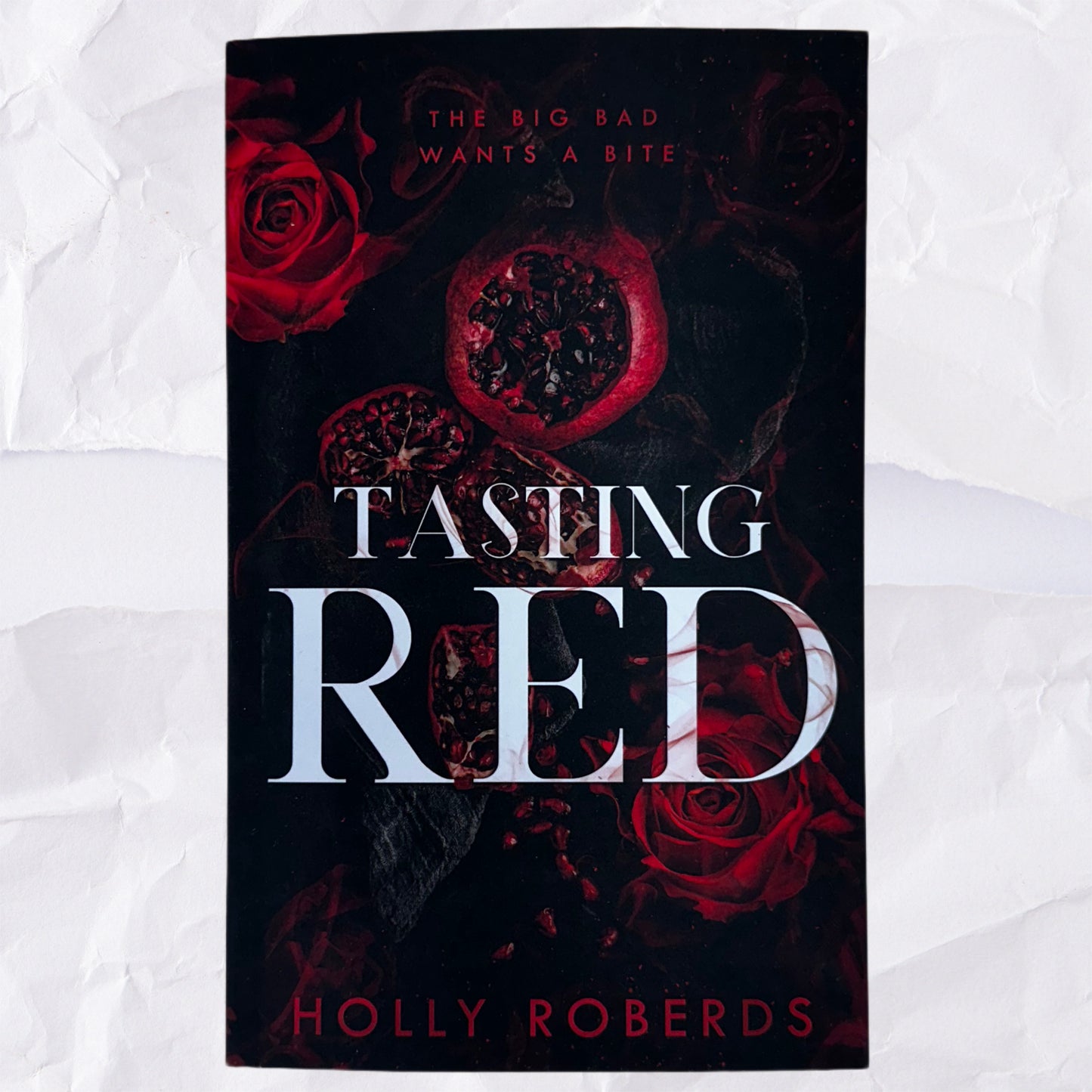 Tasting Red (The Lost Girls #1) by Holly Roberds